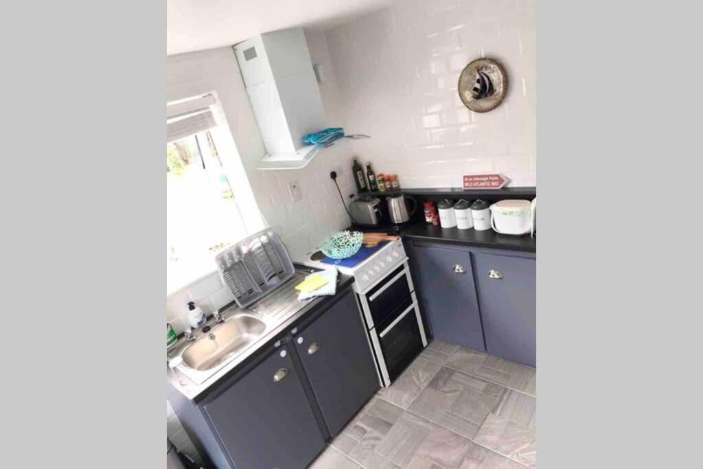 Fuchsia Apartment Tranquil Modern Seaside Apartment On The Wild Atlantic Way Galway Bagian luar foto