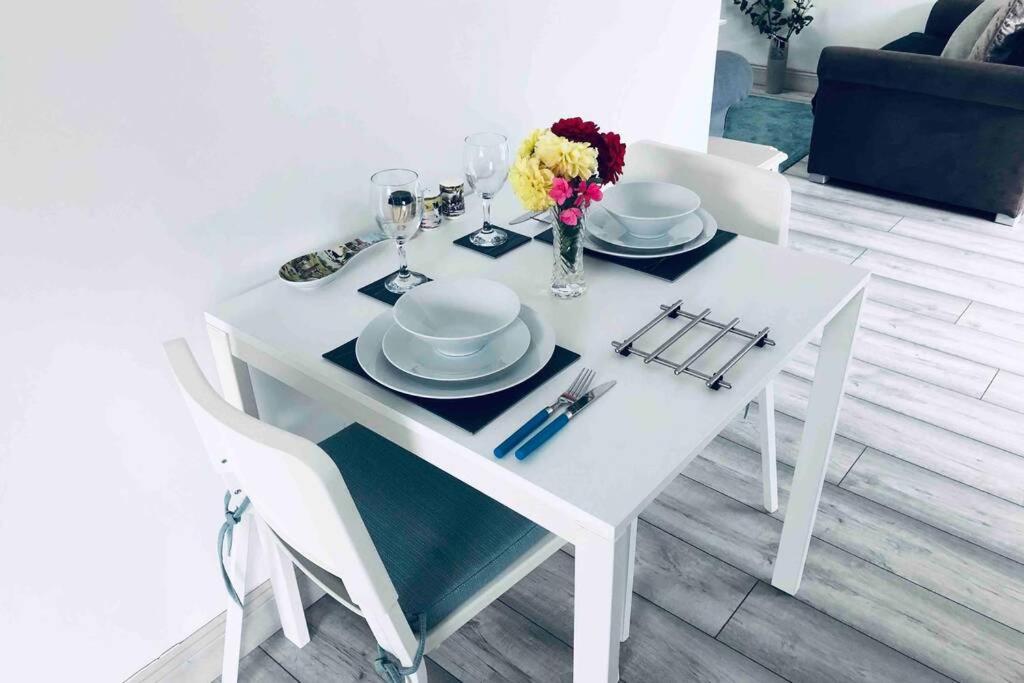 Fuchsia Apartment Tranquil Modern Seaside Apartment On The Wild Atlantic Way Galway Bagian luar foto