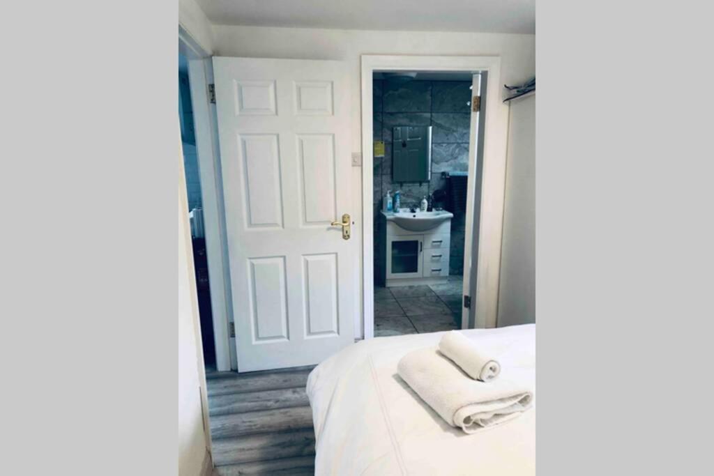 Fuchsia Apartment Tranquil Modern Seaside Apartment On The Wild Atlantic Way Galway Bagian luar foto